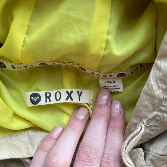 Roxy lightweight spring jacket with pop of color - Picture 4 of 5